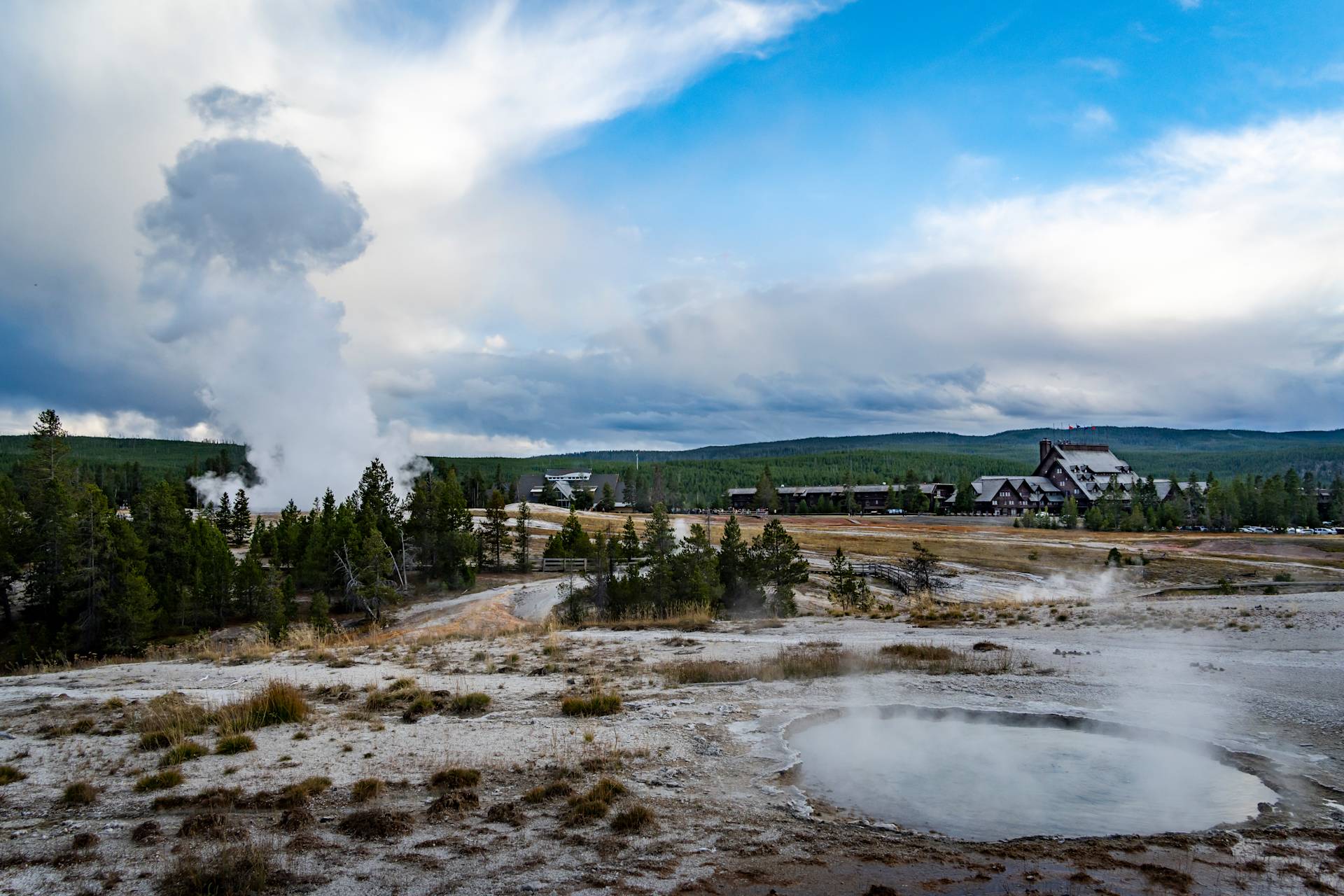 Summer Lodges | Yellowstone National Park Lodges